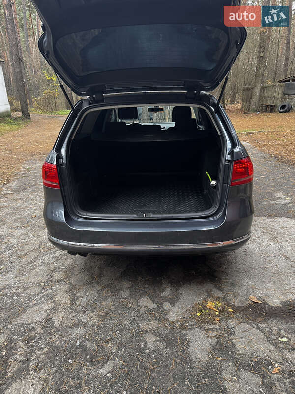 Універсал Volkswagen Passat 2011 в Охтирці