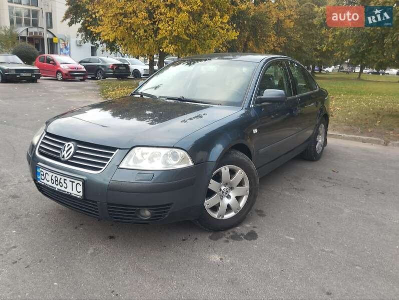 Седан Volkswagen Passat 2002 в Новояворівську