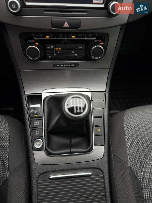 Седан Volkswagen Passat 2011 в Луцке фото 35 Седан Volkswagen Passat 2011 в Луцке