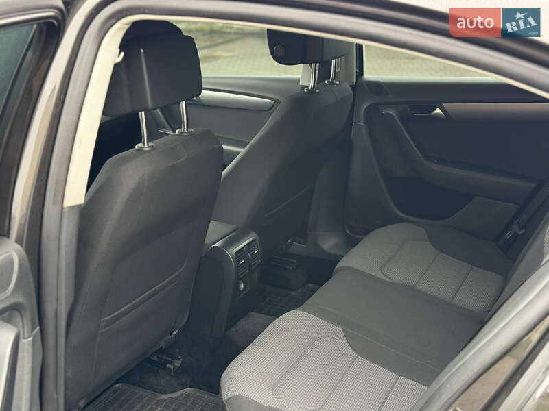 Седан Volkswagen Passat 2011 в Луцке фото 45 Седан Volkswagen Passat 2011 в Луцке