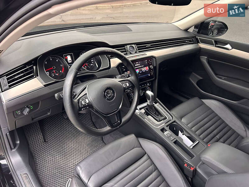 Универсал Volkswagen Passat 2017 в Киеве фото 25 Универсал Volkswagen Passat 2017 в Киеве