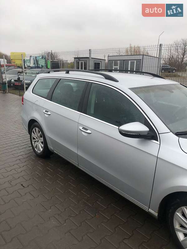 Универсал Volkswagen Passat 2011 в Нововолынске
