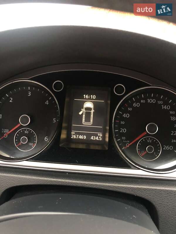 Универсал Volkswagen Passat 2011 в Нововолынске