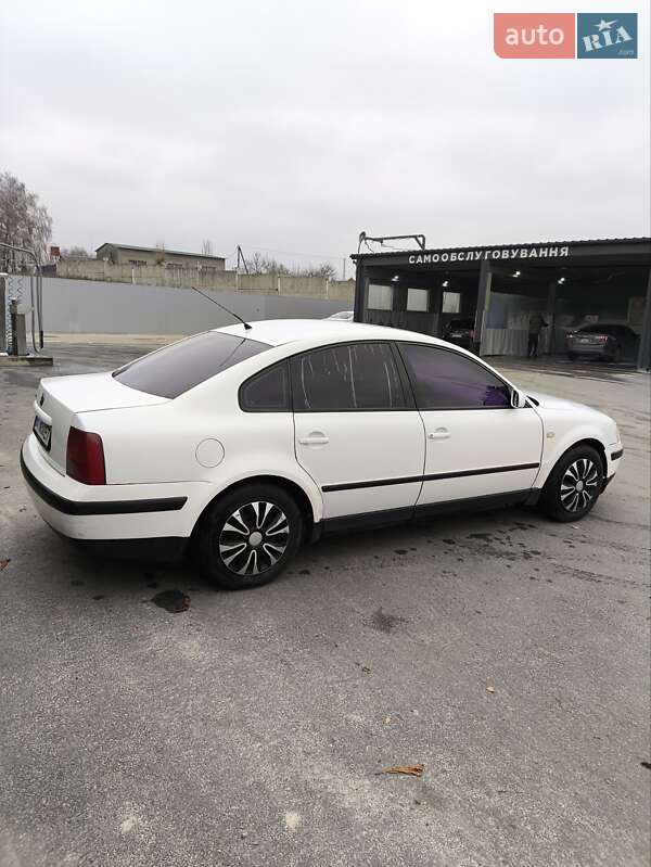 Седан Volkswagen Passat 1999 в Любаре