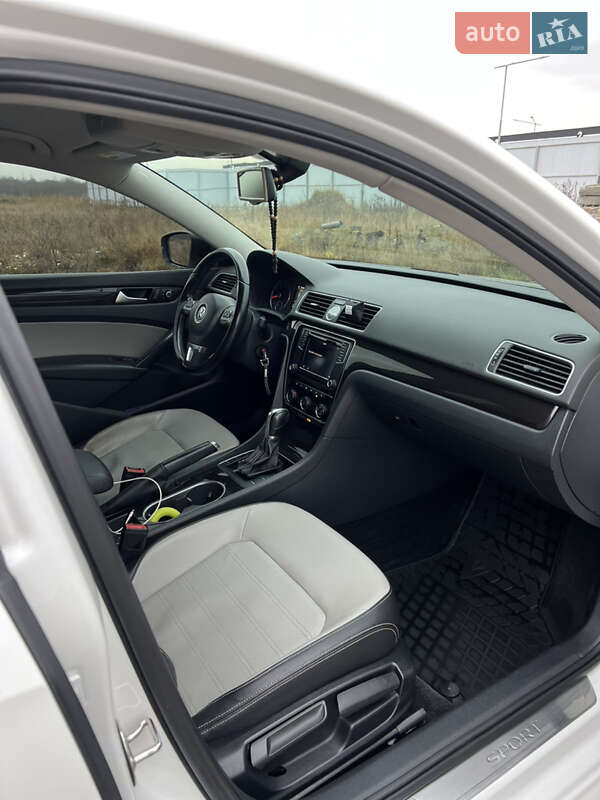 Седан Volkswagen Passat 2014 в Львове
