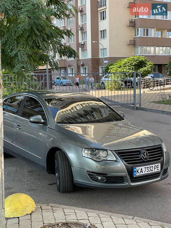 Седан Volkswagen Passat 2006 в Киеве