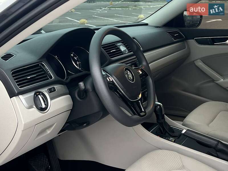 Седан Volkswagen Passat 2017 в Одесі