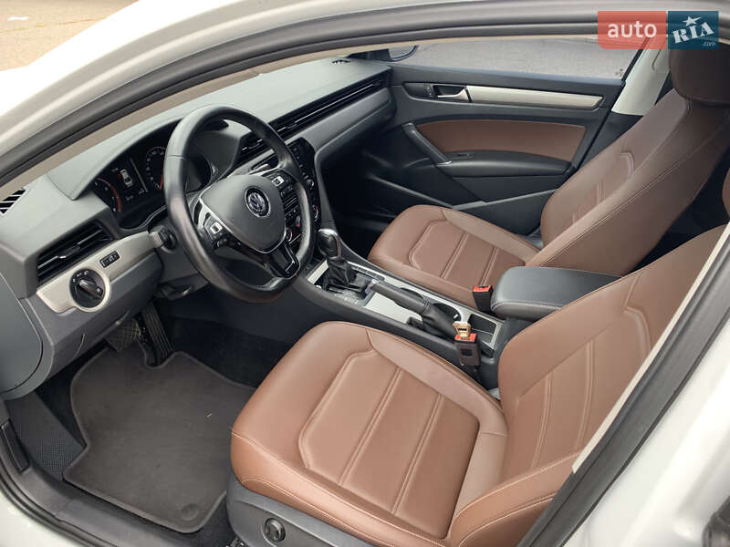 Седан Volkswagen Passat 2019 в Киеве