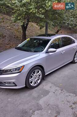 Седан Volkswagen Passat 2017 в Києві