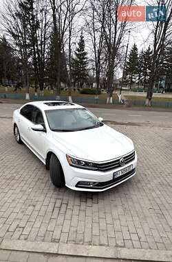 Седан Volkswagen Passat 2016 в Кременчуге