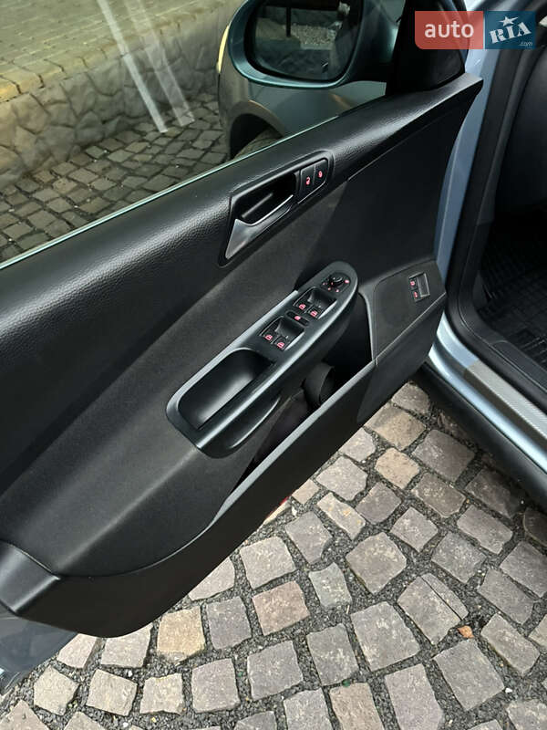 Седан Volkswagen Passat 2010 в Ужгороде