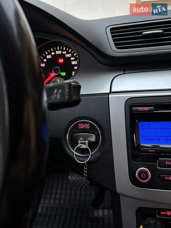 Седан Volkswagen Passat 2010 в Ужгороде