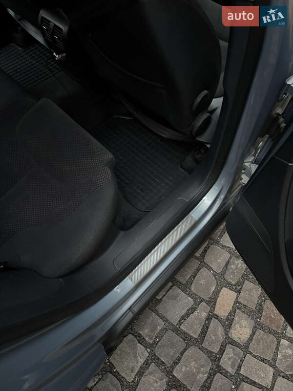 Седан Volkswagen Passat 2010 в Ужгороде