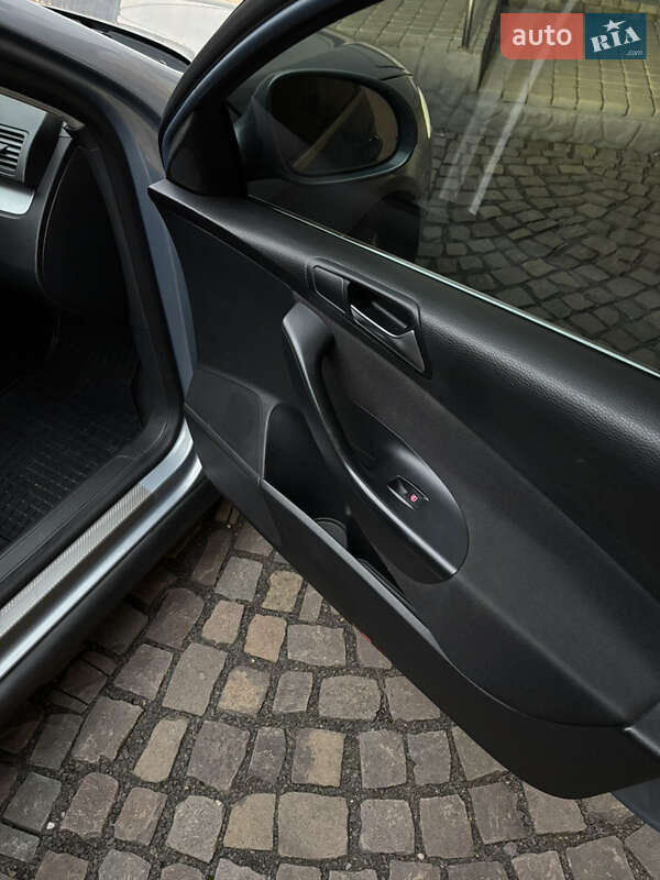 Седан Volkswagen Passat 2010 в Ужгороде