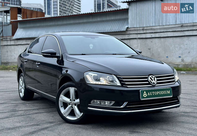 Седан Volkswagen Passat 2012 в Киеве