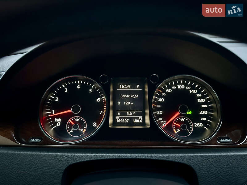 Седан Volkswagen Passat 2012 в Киеве