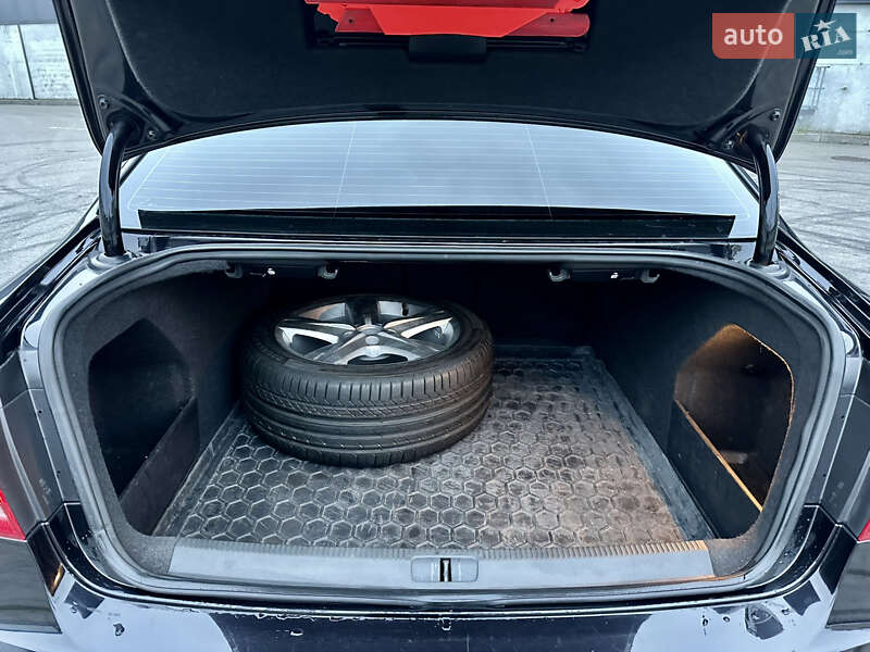 Седан Volkswagen Passat 2012 в Киеве