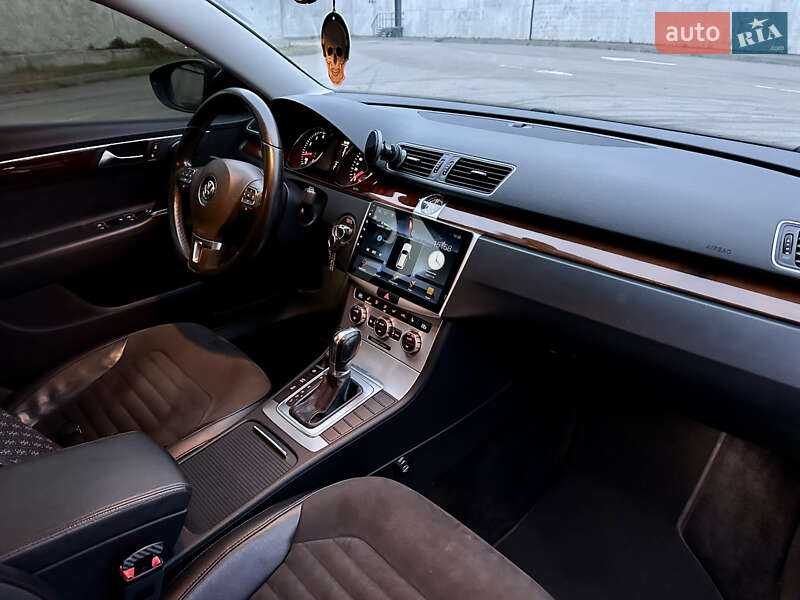 Седан Volkswagen Passat 2012 в Киеве