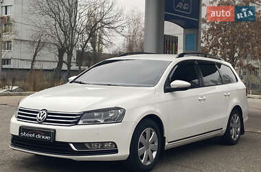 Універсал Volkswagen Passat 2013 в Миколаєві