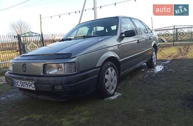 Седан Volkswagen Passat 1993 в Стрые