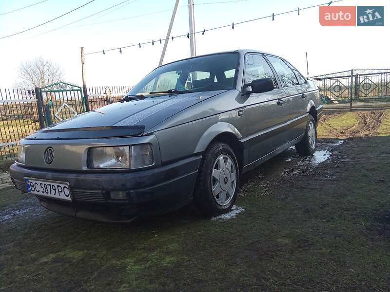 Седан Volkswagen Passat 1993 в Стрию