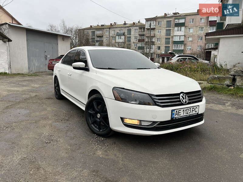 Седан Volkswagen Passat 2013 в Полонному