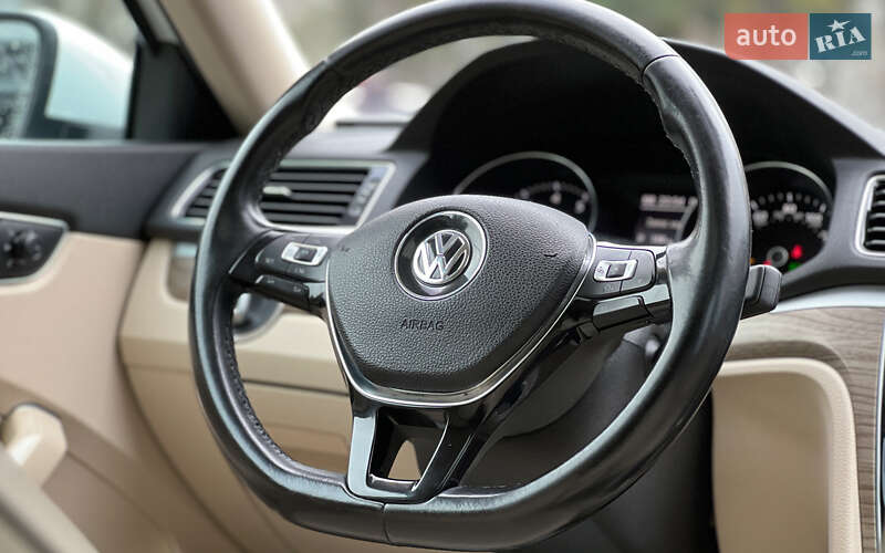Седан Volkswagen Passat 2017 в Львові