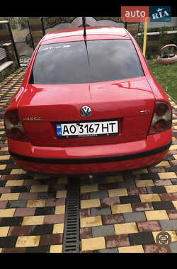 Седан Volkswagen Passat 2001 в Иршаве