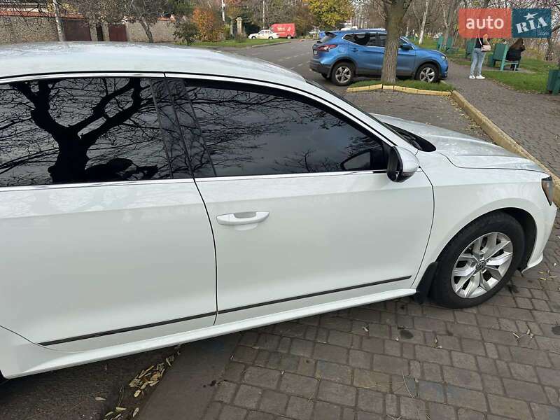 Седан Volkswagen Passat 2016 в Одессе