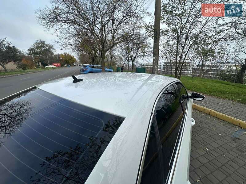 Седан Volkswagen Passat 2016 в Одессе