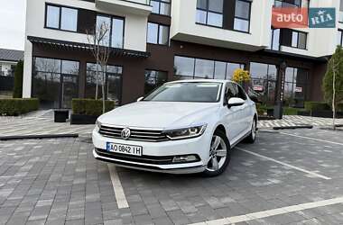 Седан Volkswagen Passat 2015 в Ужгороді