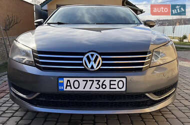 Седан Volkswagen Passat 2013 в Ужгороде
