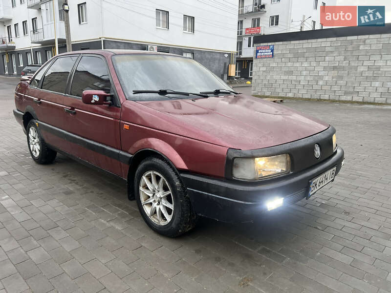 Седан Volkswagen Passat 1992 в Кременце