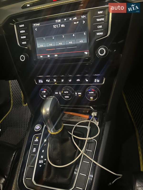 Универсал Volkswagen Passat 2014 в Хмельницком