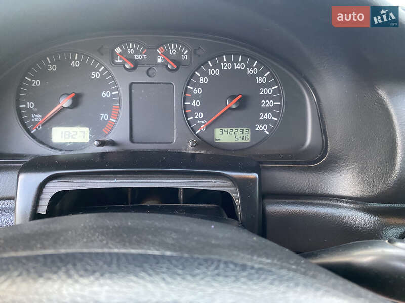 Седан Volkswagen Passat 1999 в Волочиске