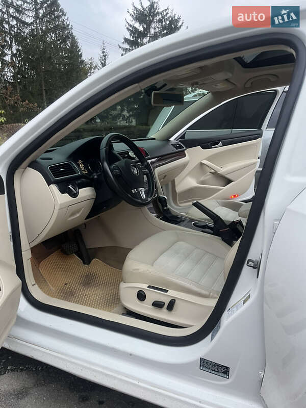 Седан Volkswagen Passat 2013 в Полонному