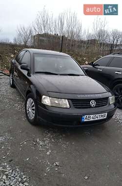 Седан Volkswagen Passat 1998 в Виннице