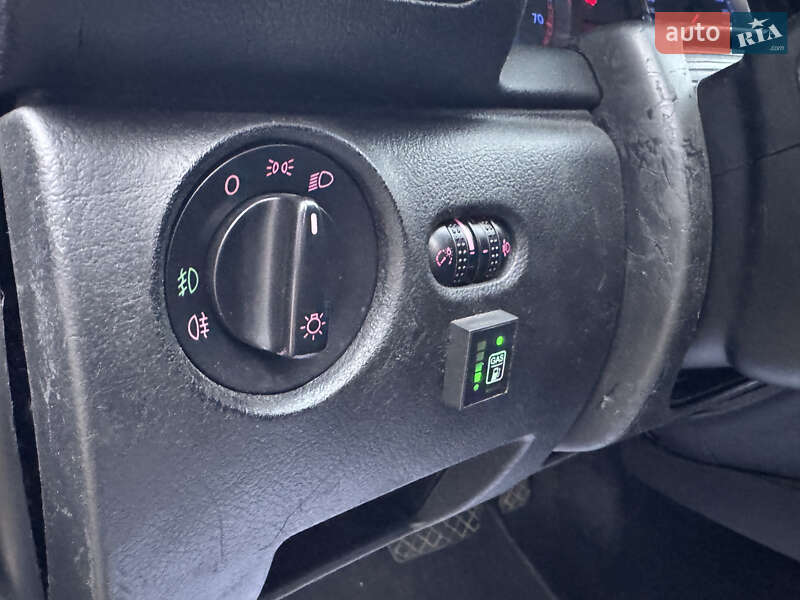 Универсал Volkswagen Passat 2003 в Киеве