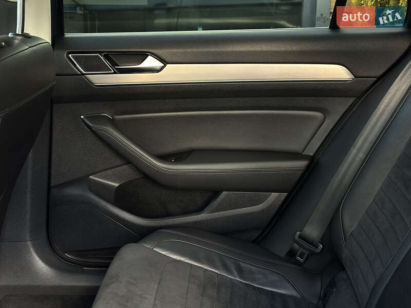 Универсал Volkswagen Passat 2015 в Шептицькому фото 46 Универсал Volkswagen Passat 2015 в Шептицькому