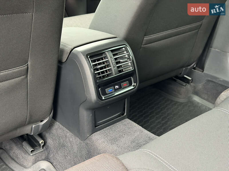 Седан Volkswagen Passat 2015 в Ужгороде