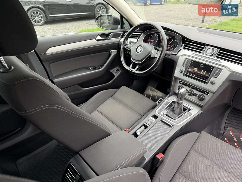 Седан Volkswagen Passat 2015 в Ужгороде