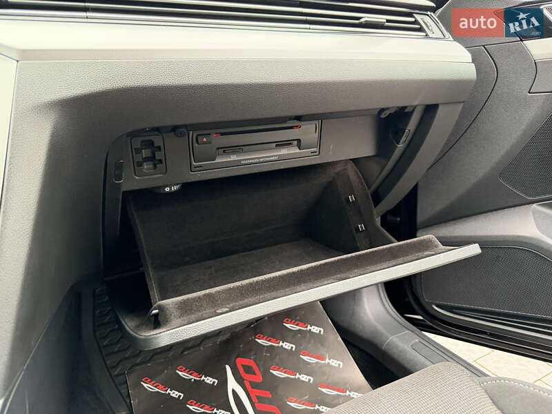 Седан Volkswagen Passat 2015 в Ужгороде