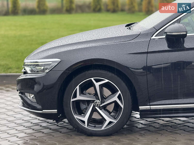 Седан Volkswagen Passat 2020 в Луцьку