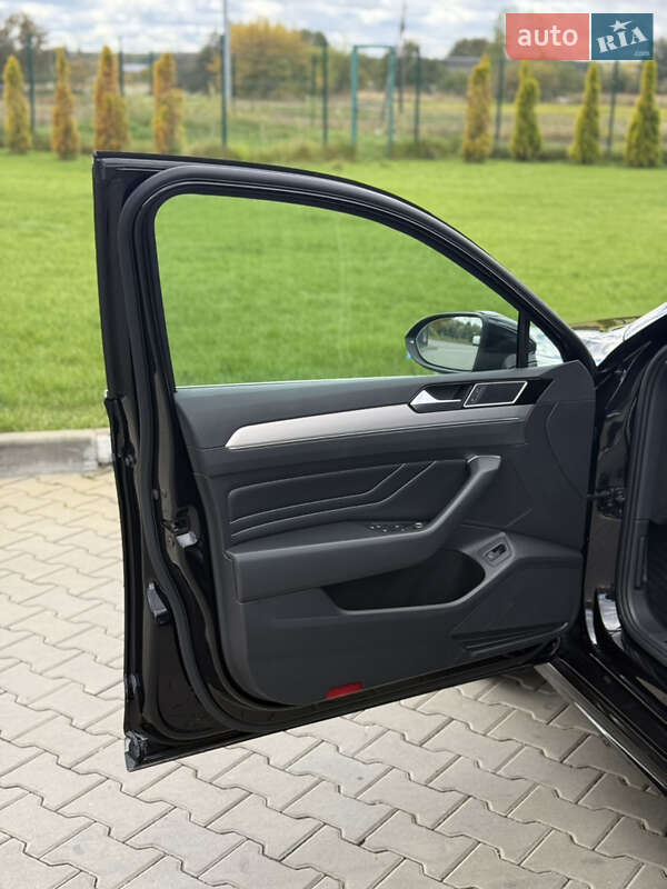 Седан Volkswagen Passat 2020 в Луцьку