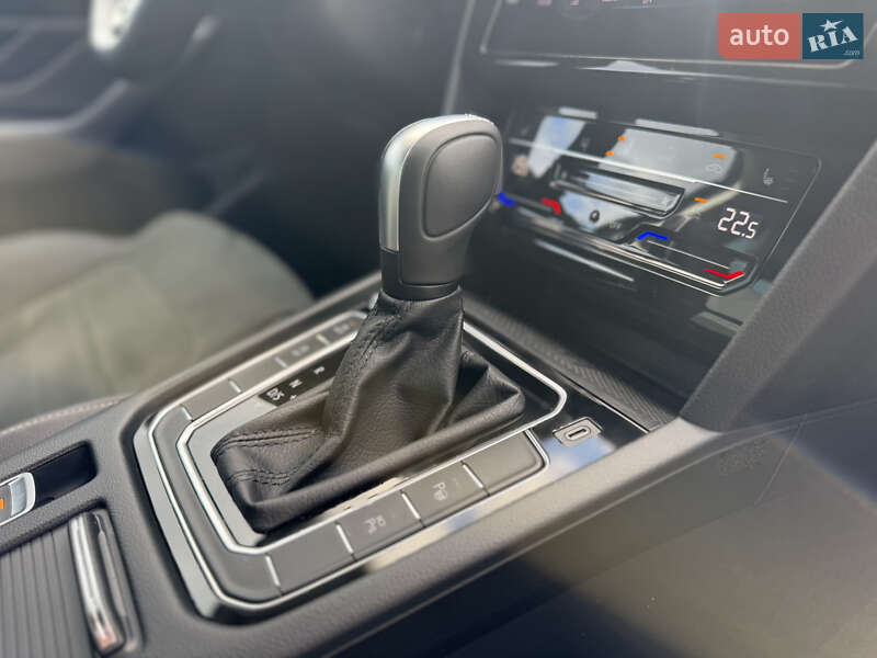 Седан Volkswagen Passat 2020 в Луцьку