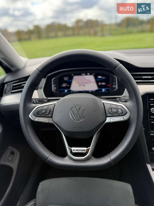 Седан Volkswagen Passat 2020 в Луцьку