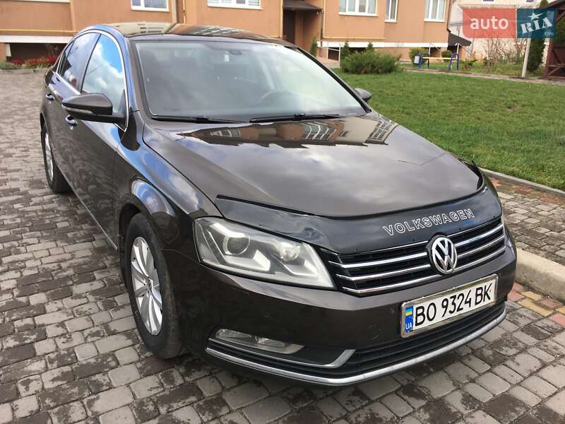 Седан Volkswagen Passat 2012 в Остроге