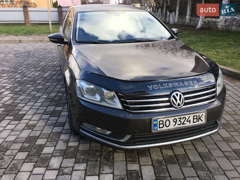 Седан Volkswagen Passat 2012 в Остроге