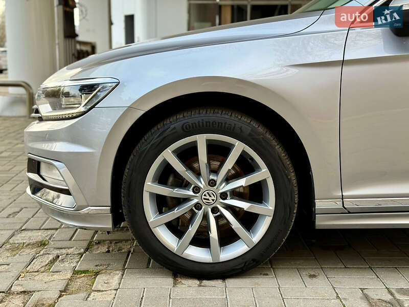 Седан Volkswagen Passat 2018 в Днепре