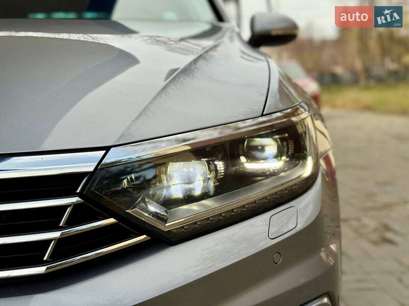 Седан Volkswagen Passat 2018 в Днепре